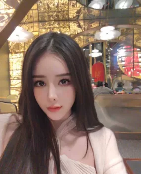 白皙皮肤身材好