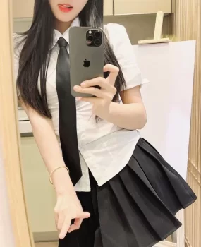 00后白虎学妹自己兼职