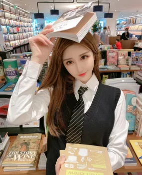 应届生妹妹兼职