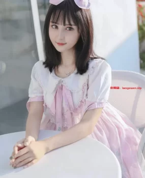 常州00后萝莉全身雪白馒头逼一线天